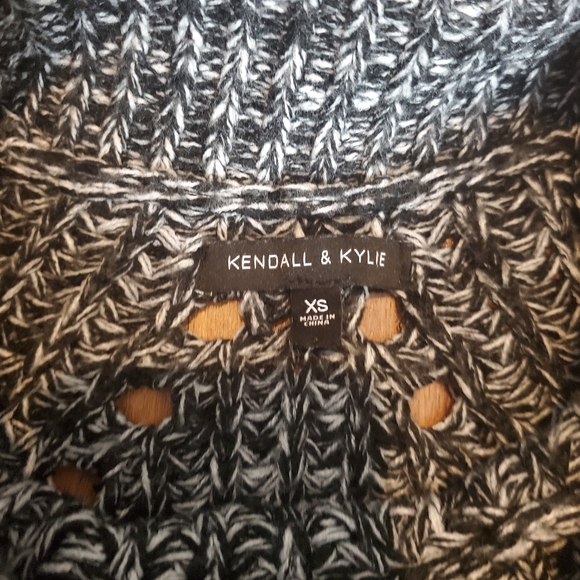 Kendall & Kylie Chunky Crowl Neck Sweater - Picture 8 of 10